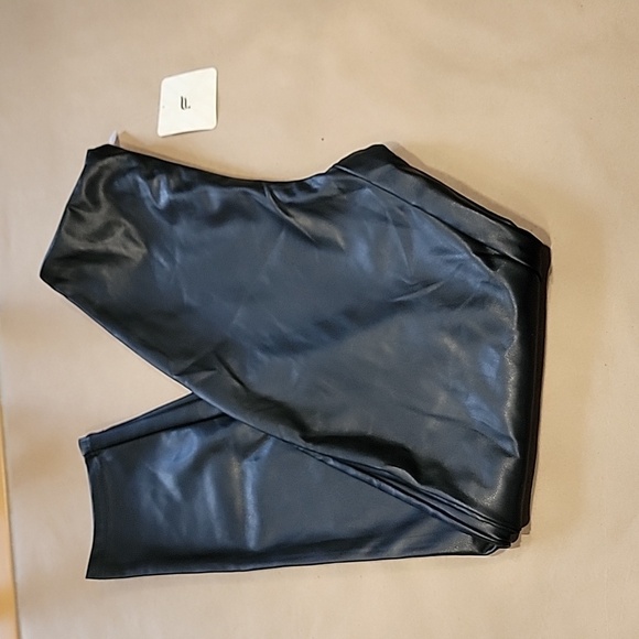 Fabletics Size S Black Vegan Leather Legging, Side Zipper Closure, NEW with Tag - Picture 1 of 15